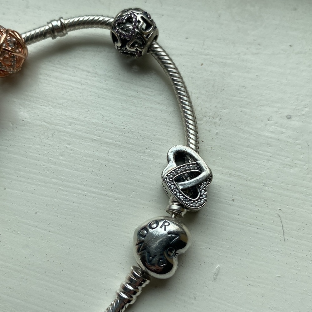 Pandora bracelet with 8 charms - Picture 3 of 6